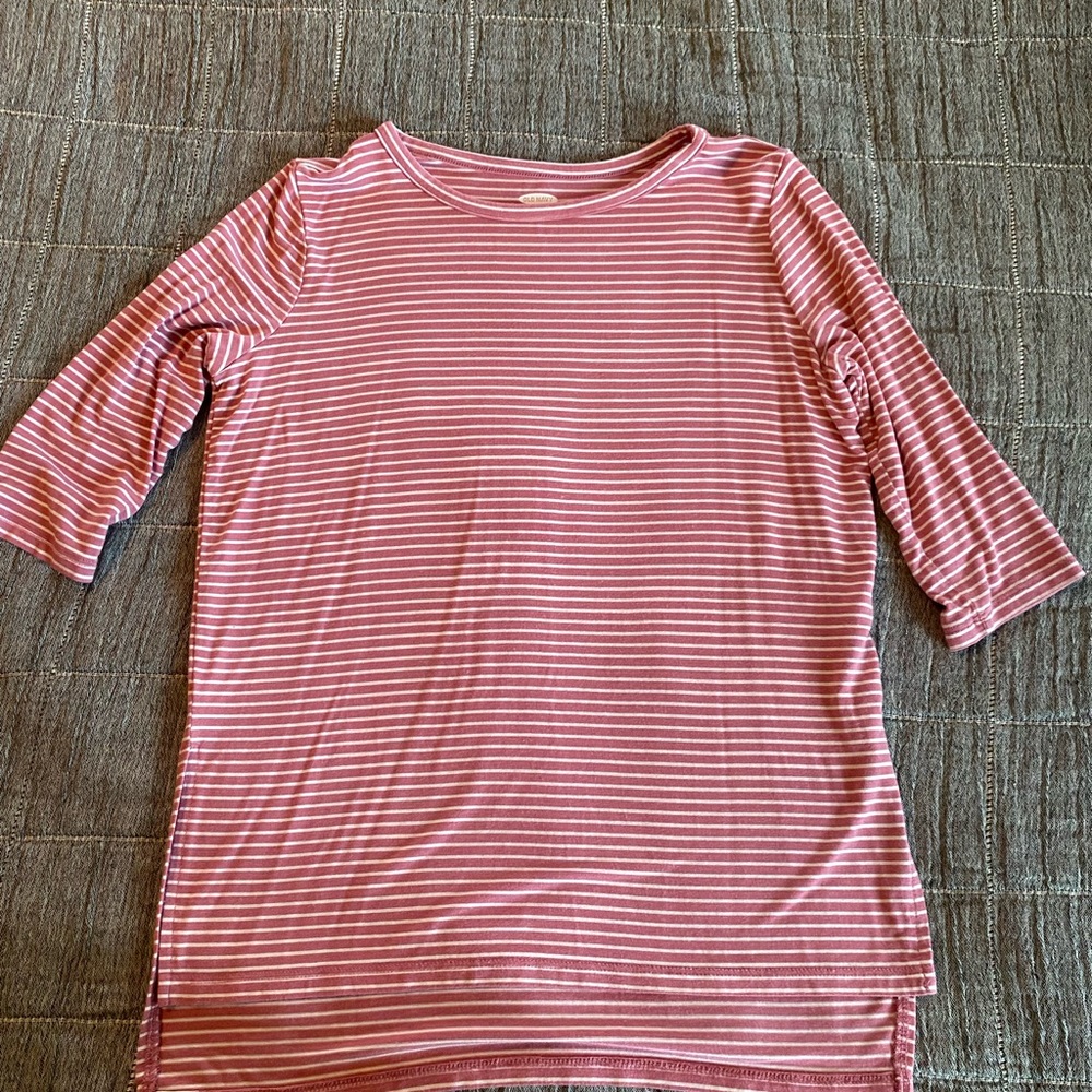 Girls size 6/7 Salmon stripped 3/4 sleeves Old Navy T-Shirt